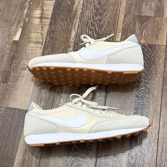 Nike Cream and Gray Retro Sneakers - Picture 4 of 5